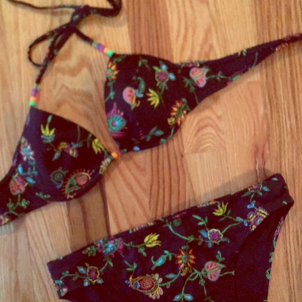 Victoria’s Secret Bikini 34a/medium